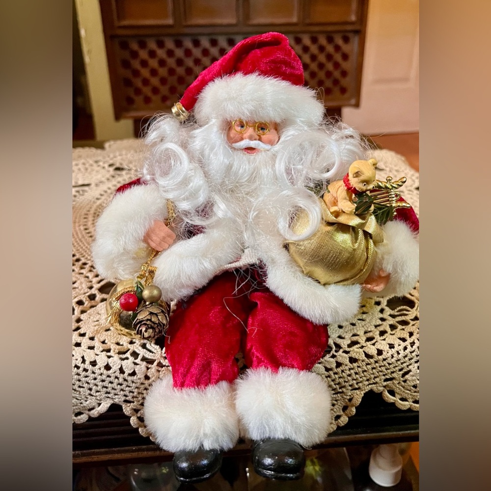 Vintage Santa Claus Shelf Sitter Figurine in Red and White